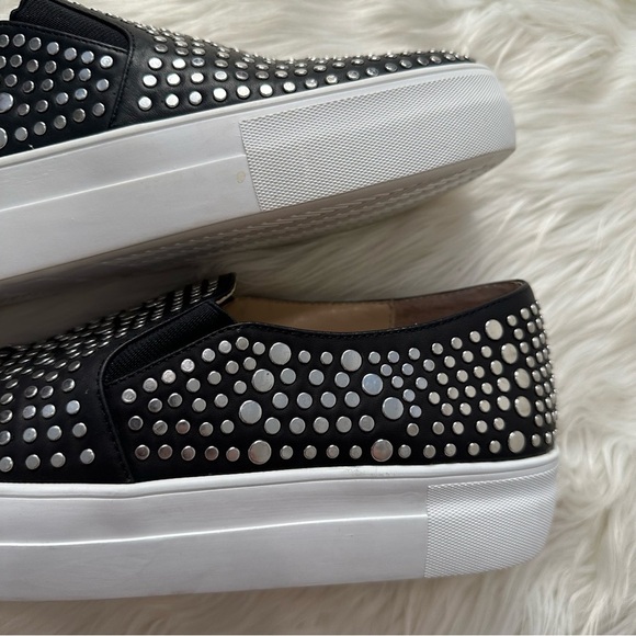Vince Camuto Kindra Silver Tone Metal Studded Black White Sneakers Size 10 - Picture 10 of 12